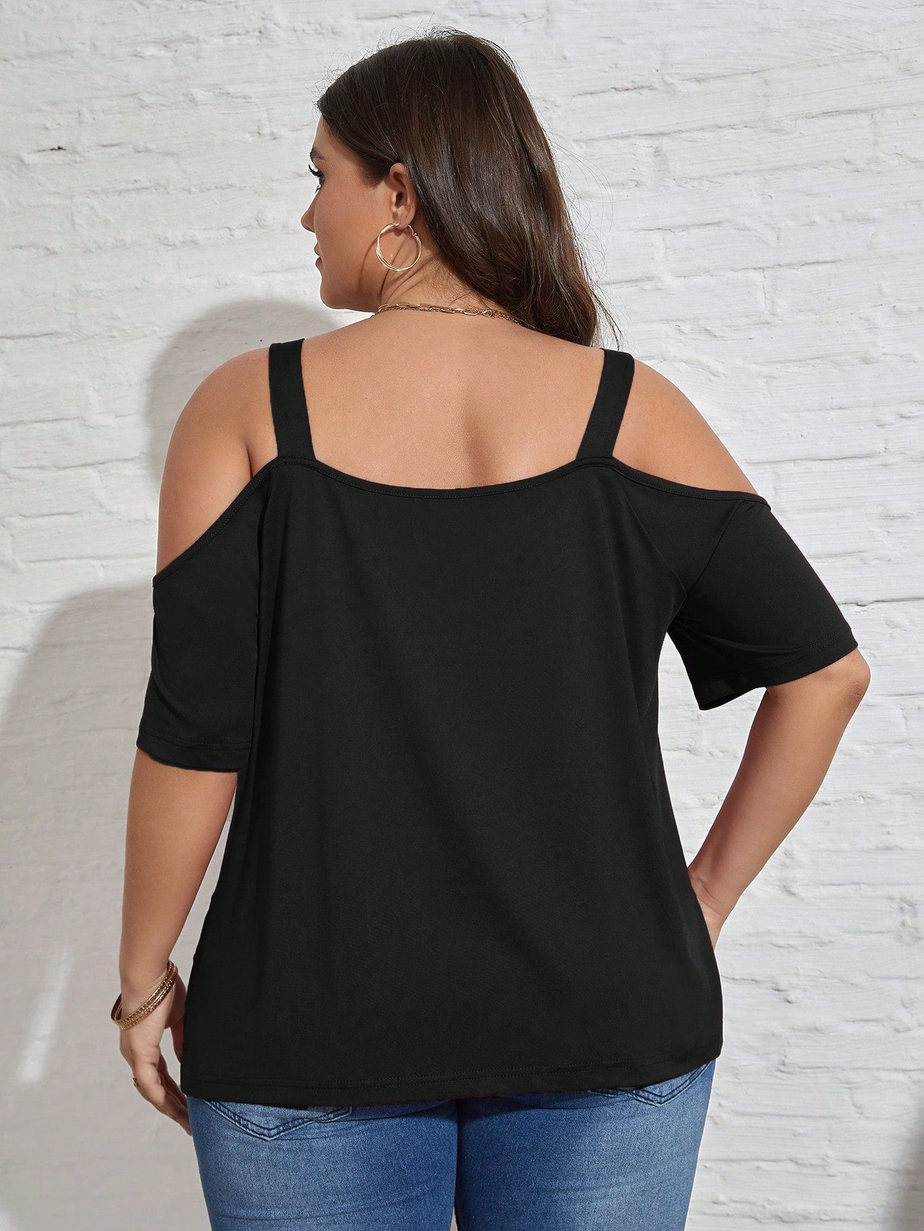 LUNE Plus Cold Shoulder Solid Tee