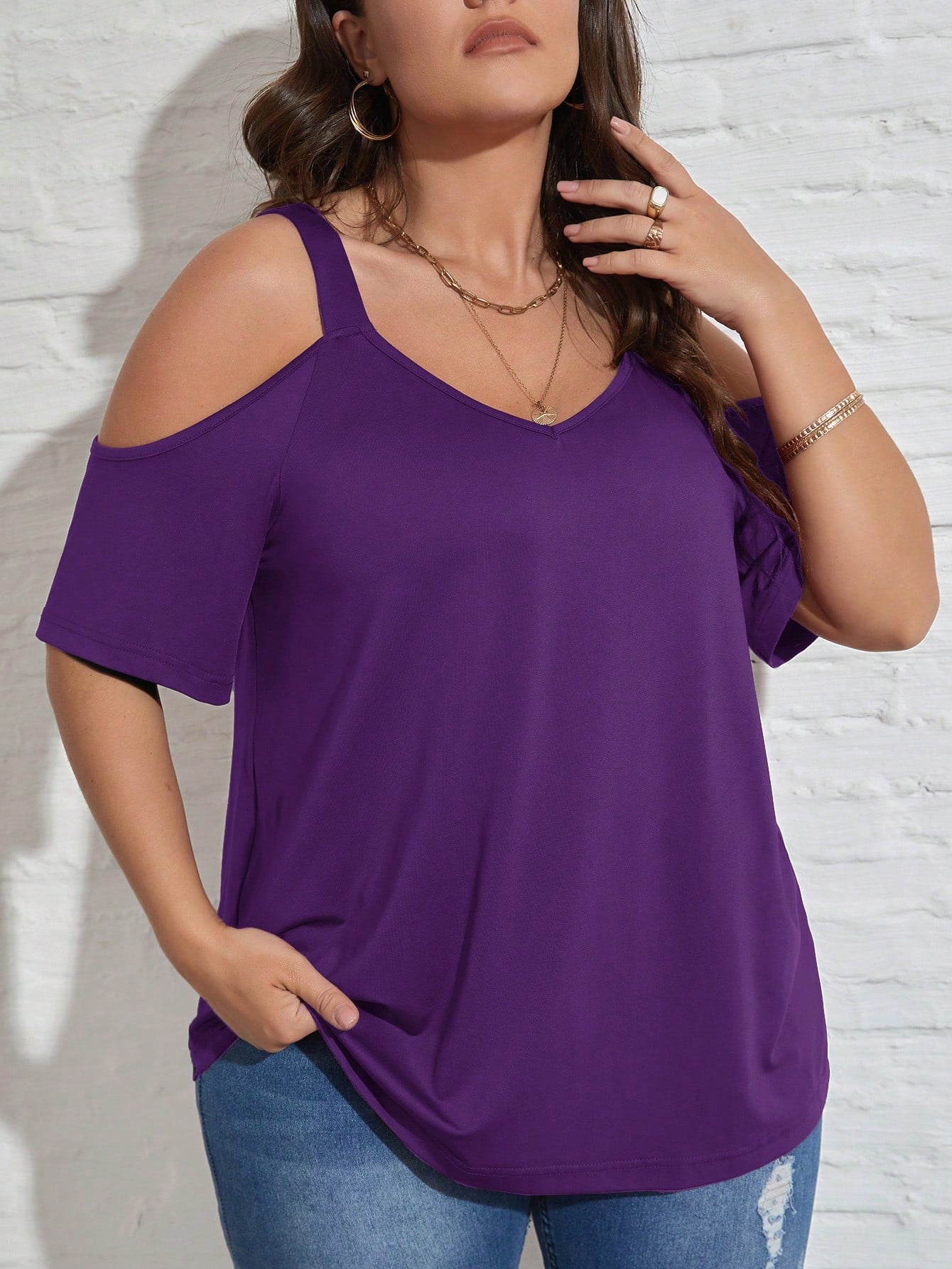 LUNE Plus Cold Shoulder Solid Tee