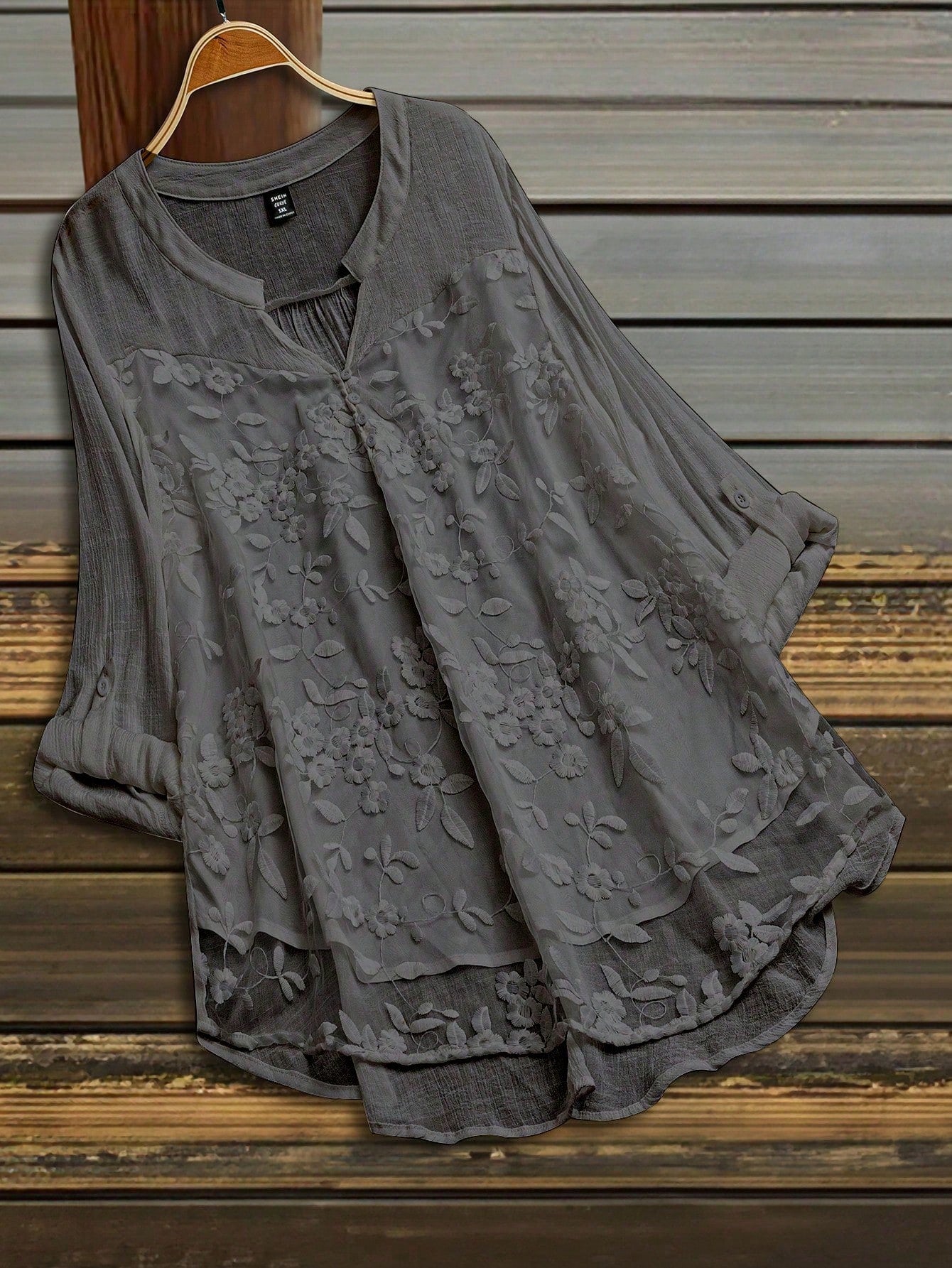 LUNE Plus Size Women V-Neck Applique Casual Versatile Daily Wear Shirt Fall
