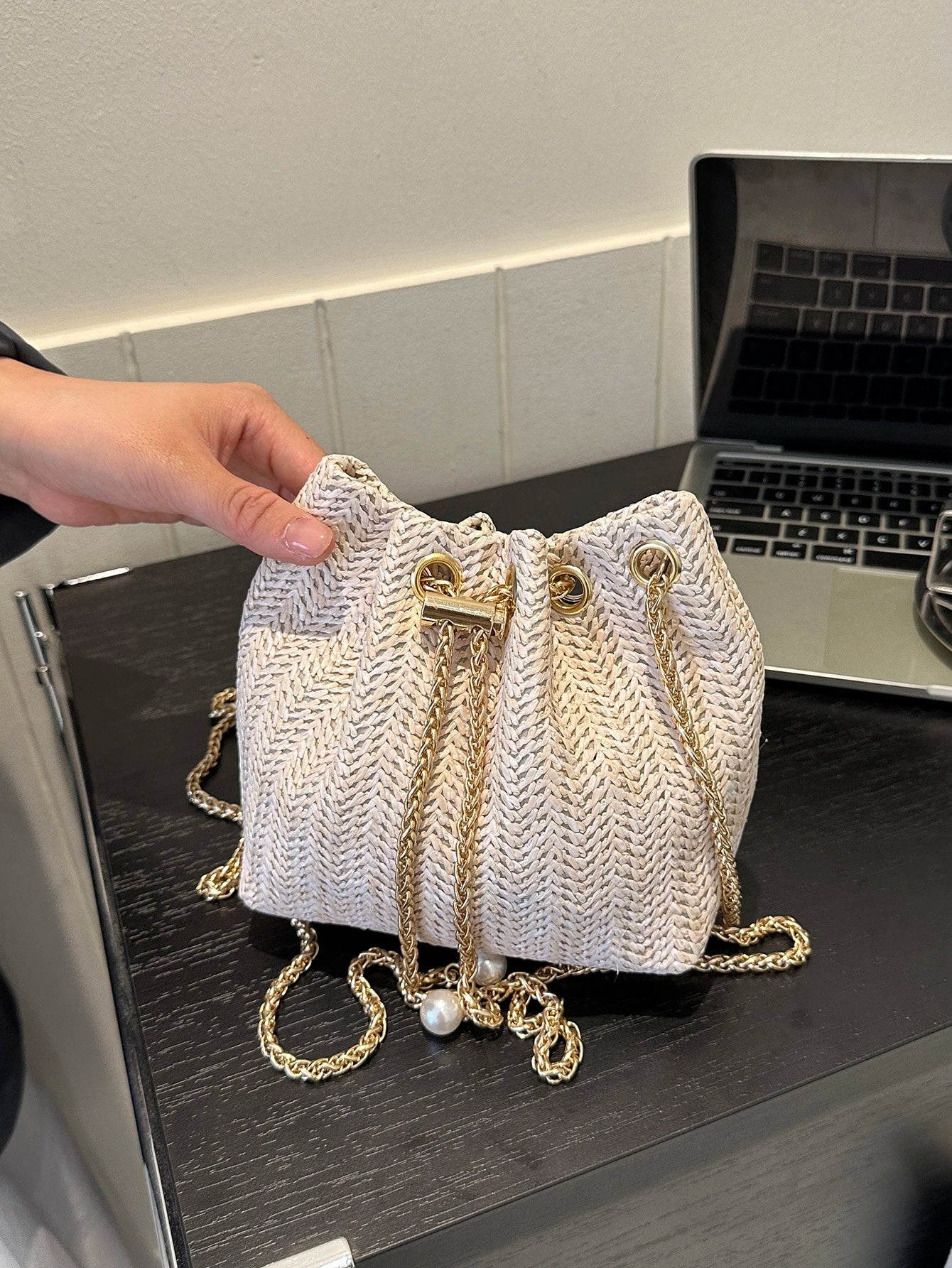 Mini Fashionable Straw Woven Golden Chain Drawstring Bucket Bag, Beach Bag, Vacation Bag For Summer, Beach Purse, Perfect For Summer
