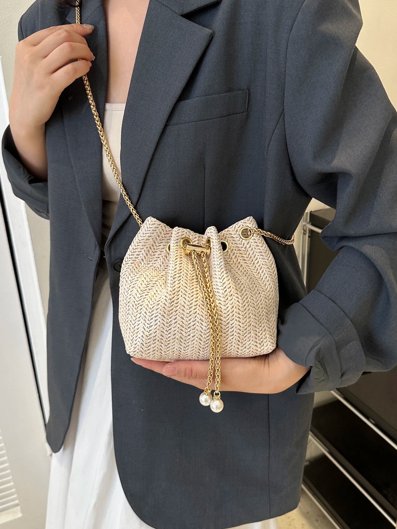 Mini Fashionable Straw Woven Golden Chain Drawstring Bucket Bag, Beach Bag, Vacation Bag For Summer, Beach Purse, Perfect For Summer