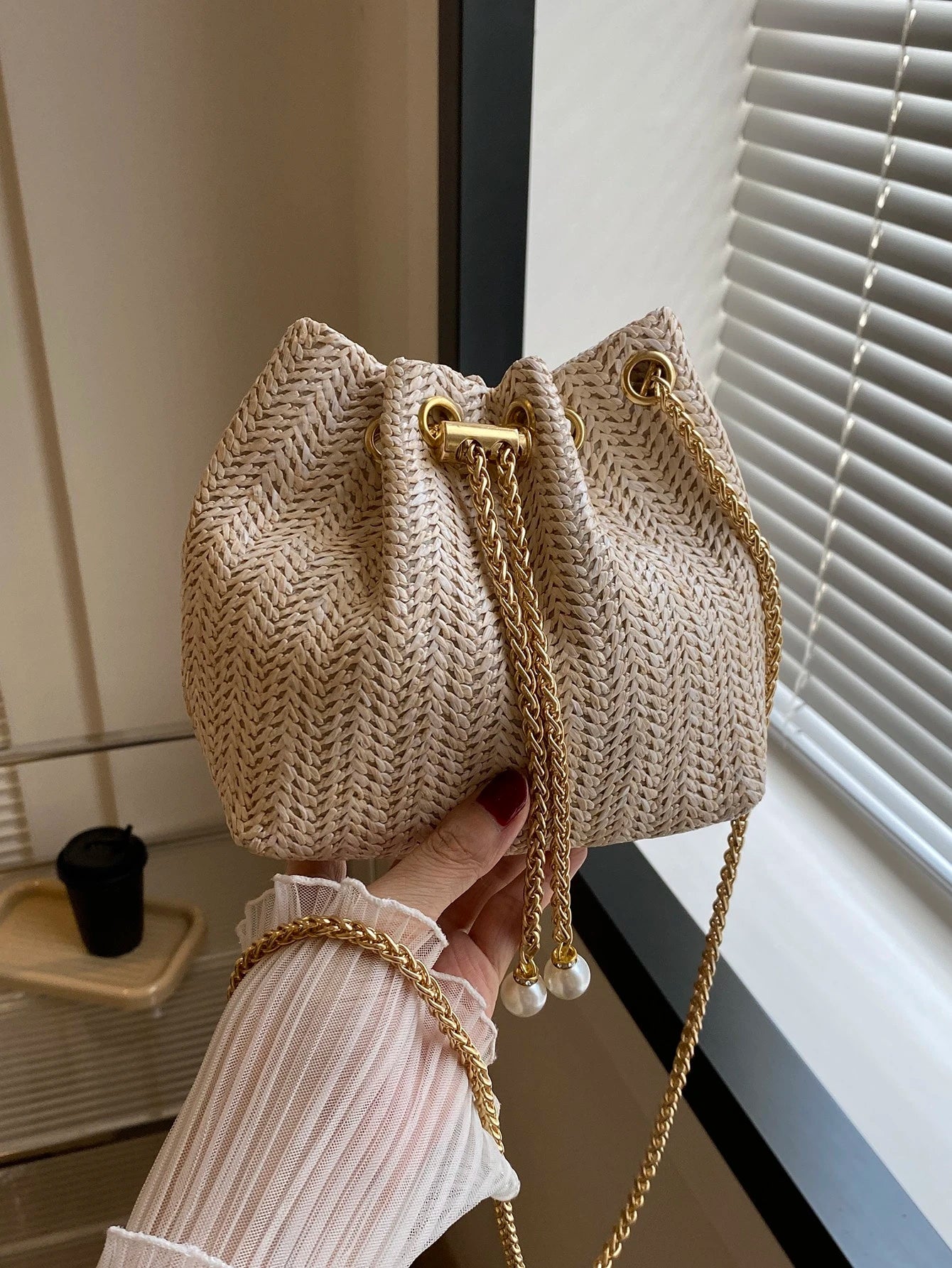 Mini Fashionable Straw Woven Golden Chain Drawstring Bucket Bag, Beach Bag, Vacation Bag For Summer, Beach Purse, Perfect For Summer