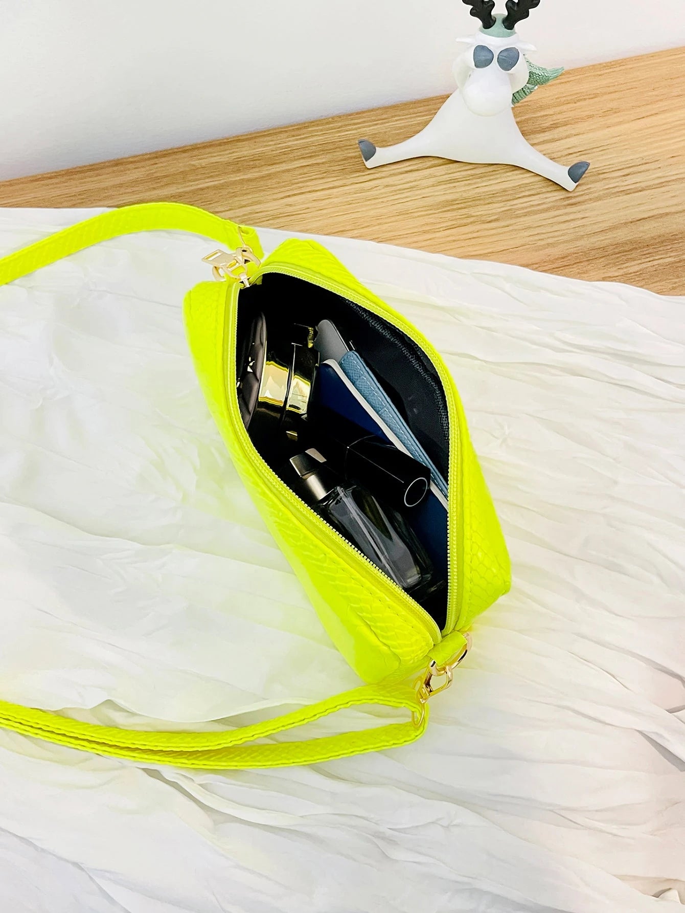Mini Neon Yellow Snakeskin Embossed Metal Decor Square Bag, Yellow