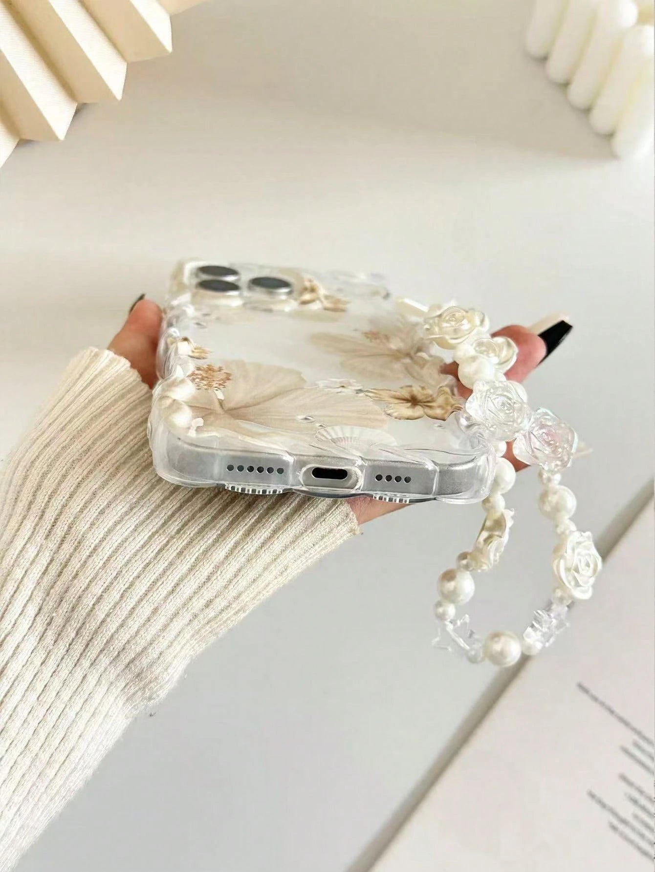 Minimalist TPU Flower Element Shockproof Floral Painted Braided Wave Edge Elegant Phone Case With Handmade Beaded Bracelet Accessory, Compatible With 17pro/17Air/17/17promax/16/16pro/16plus/16promax/1
