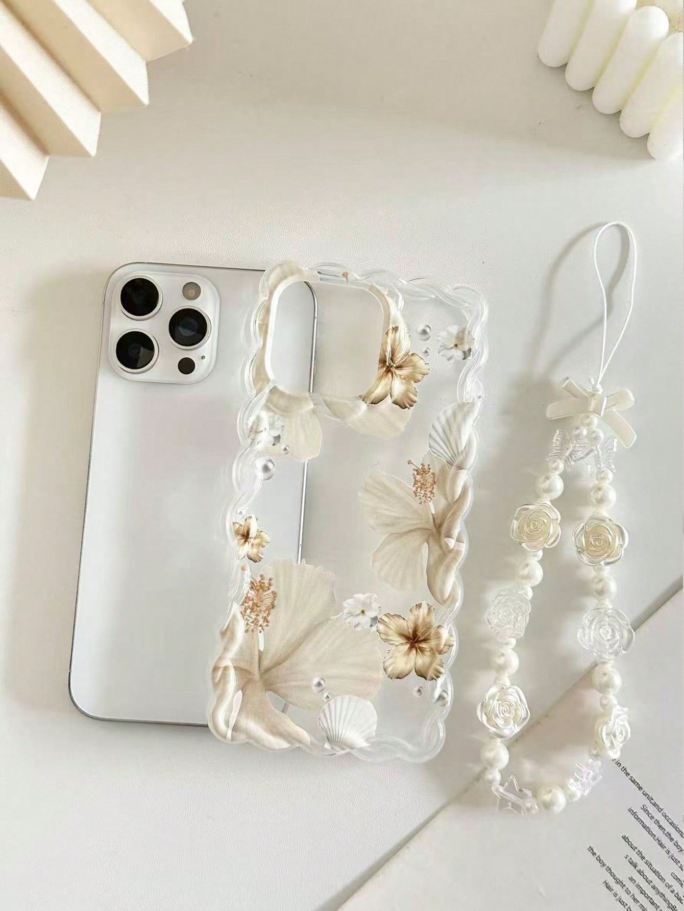 Minimalist TPU Flower Element Shockproof Floral Painted Braided Wave Edge Elegant Phone Case With Handmade Beaded Bracelet Accessory, Compatible With 17pro/17Air/17/17promax/16/16pro/16plus/16promax/1
