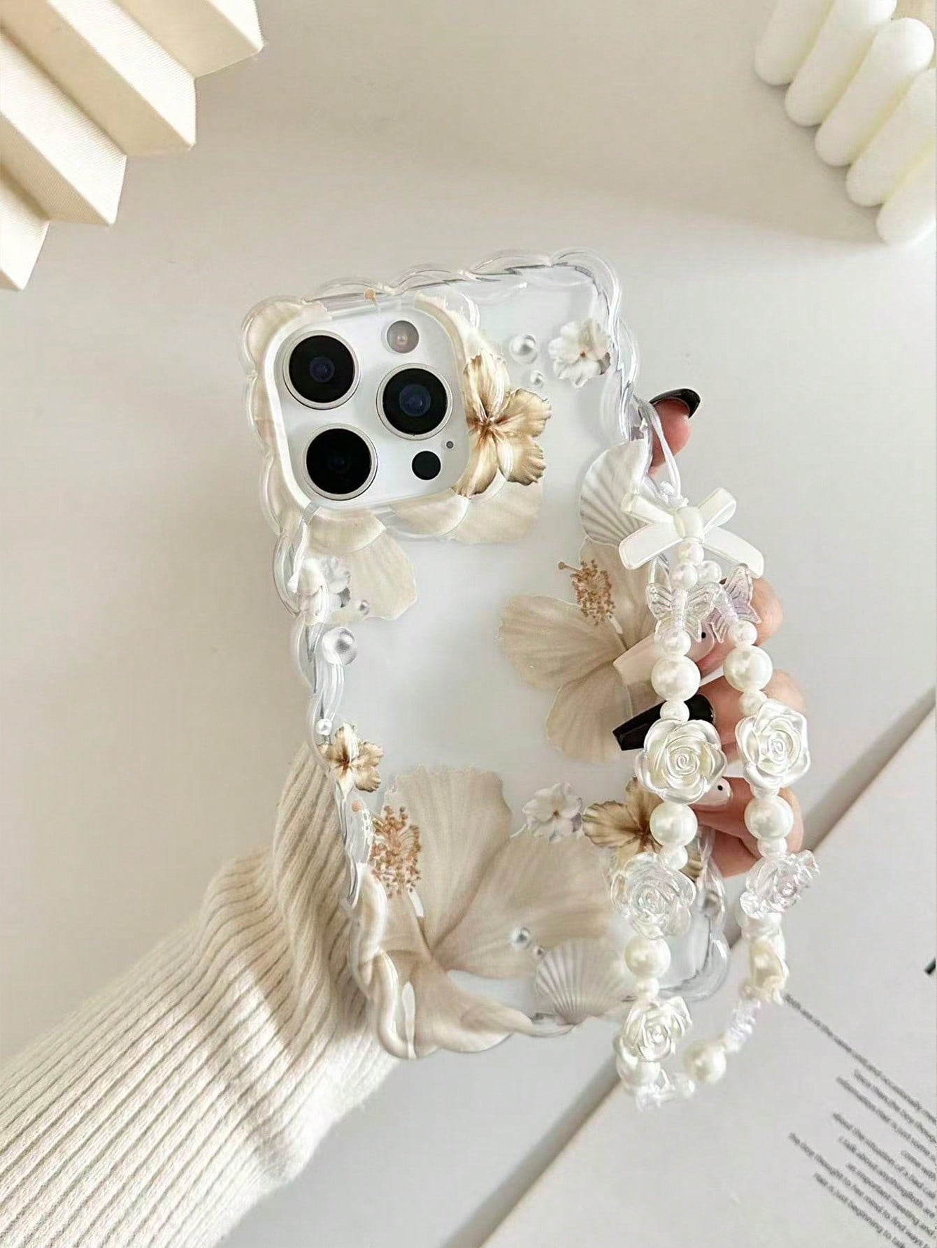 Minimalist TPU Flower Element Shockproof Floral Painted Braided Wave Edge Elegant Phone Case With Handmade Beaded Bracelet Accessory, Compatible With 17pro/17Air/17/17promax/16/16pro/16plus/16promax/1