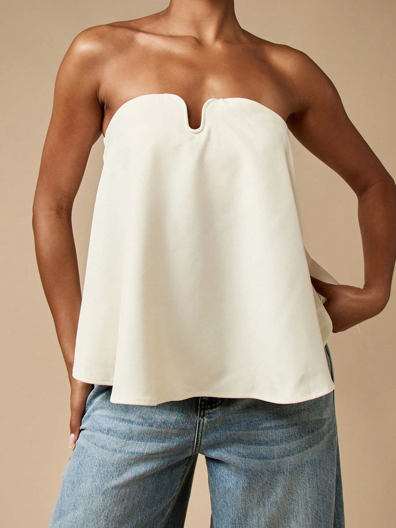 MISSGUIDED Strapless Bandeau Top Sweetheart Neckline Elegant Draped A-Line Design Evening Party Club Night Out Sleeveless Dressy Summer Spring Top