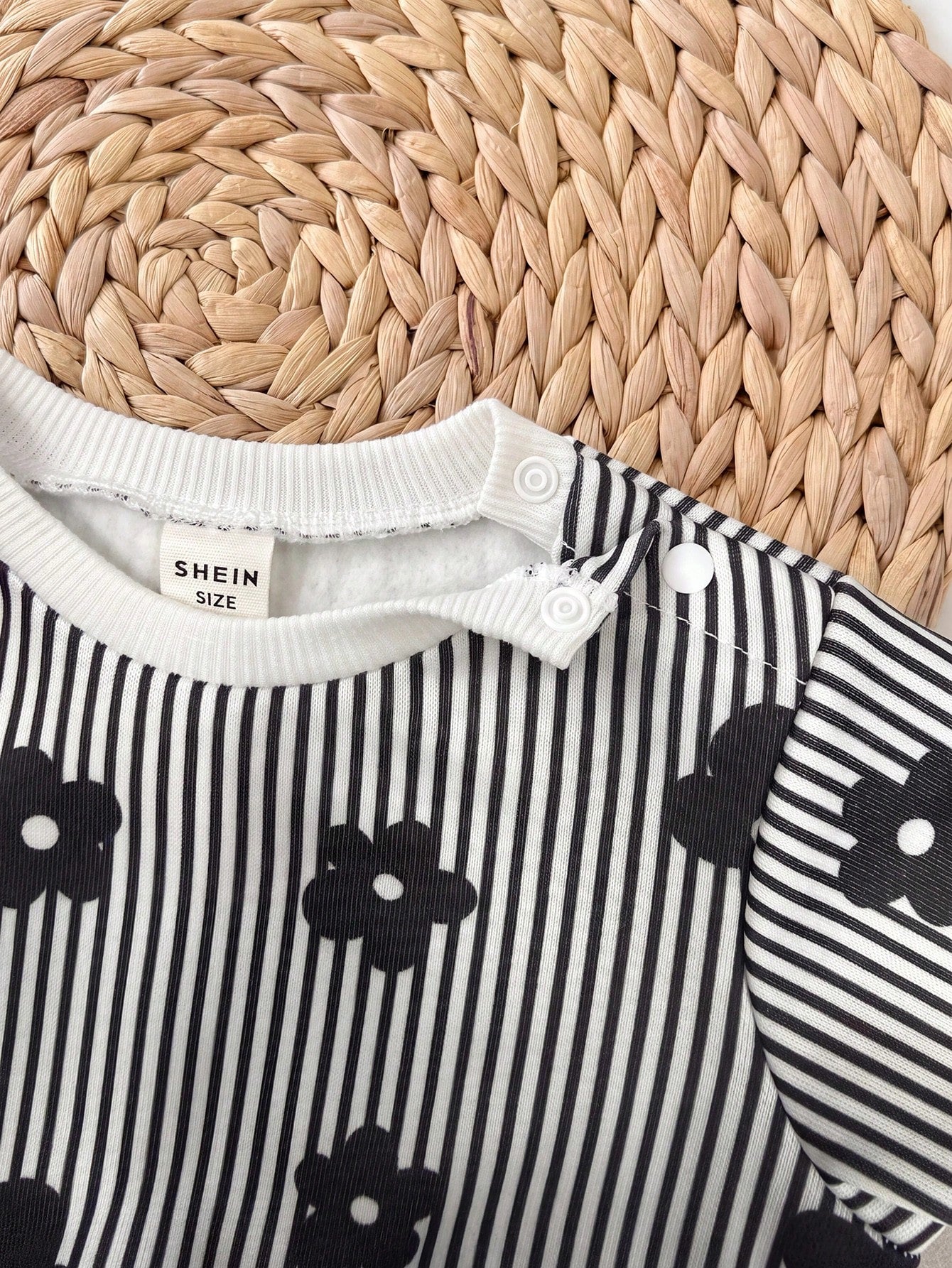 Newborn Baby Girl Autumn/Winter Cute Floral Pattern Black & White Sweatshirt And Pants Set