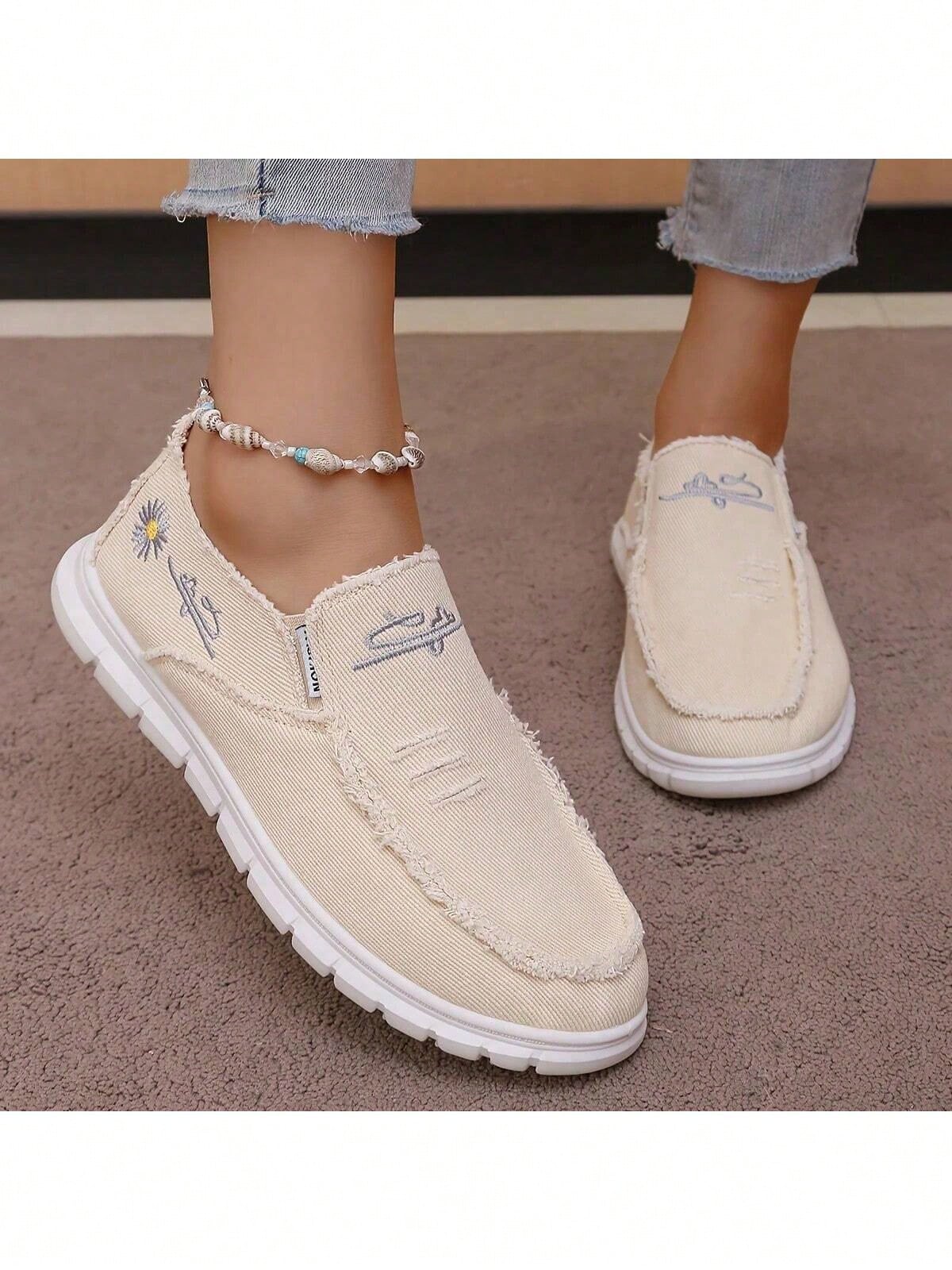 {One Size Larger Than Standard Order One Small}Women's Black Slip-On Casual Shoes With Tassels And Daisy Embroidery - Featuring A Comfortable EVA/PVCW