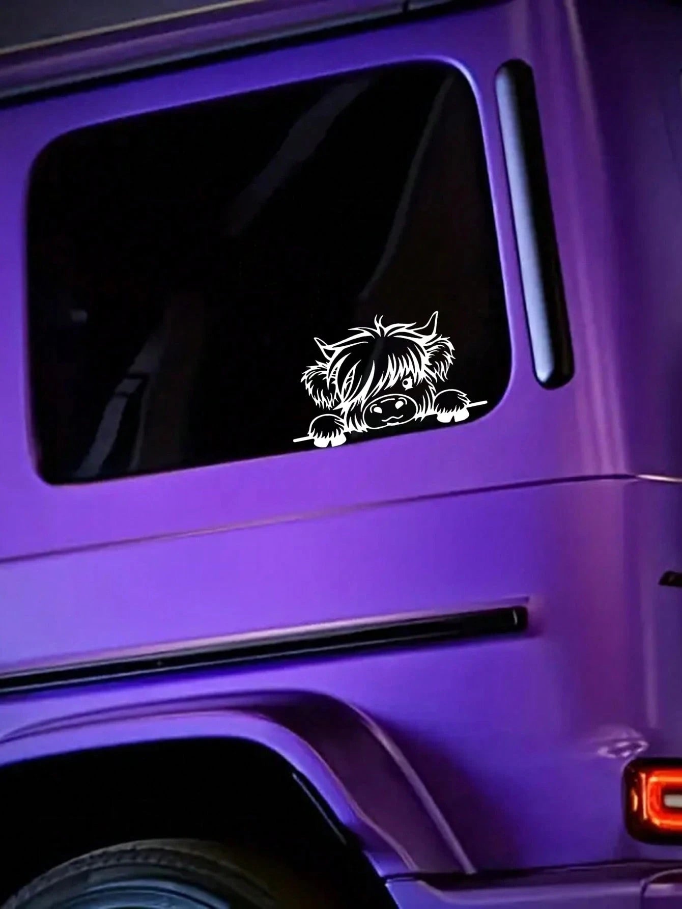 Peeking Cow Car Decal – Cute Animal Vinyl Sticker For Rear Window Or Bumper, Self-Adhesive, Glossy Finish, Outline Design