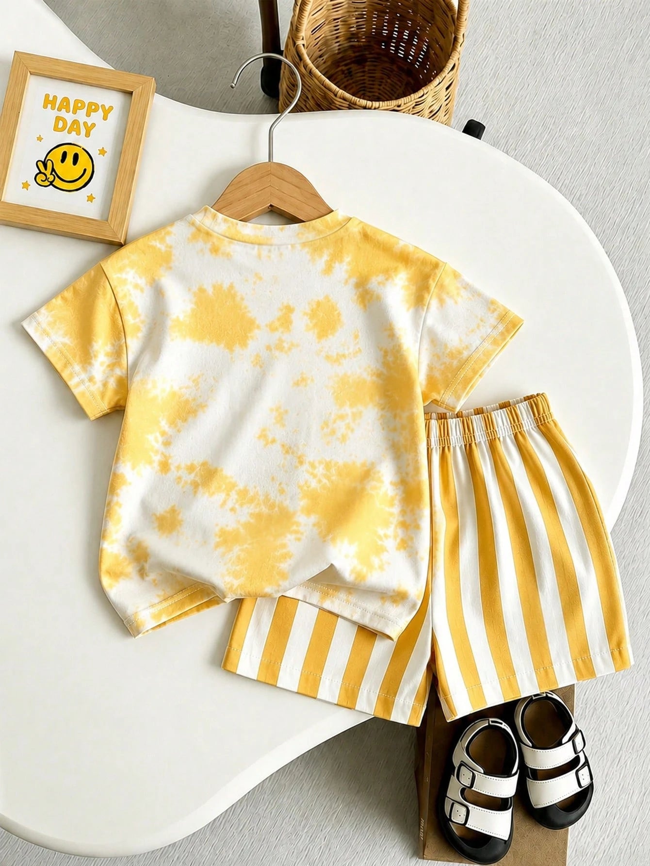 Playful Pals 2pcs/Set Baby Boys Vacation Casual Face Tie-Dye T-Shirt And Striped Shorts Outfit, Summer Set