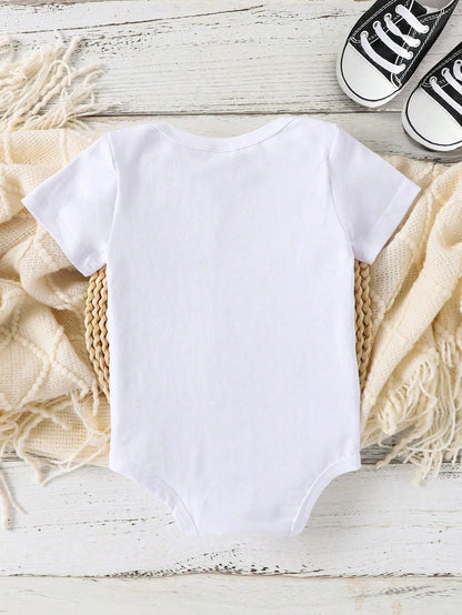 Playful Pals Baby Boy Casual Cute Minimalist Cartoon Giraffe & Slogan Print Short Sleeve Bodysuit, Summer Novelty Print Bodysuit