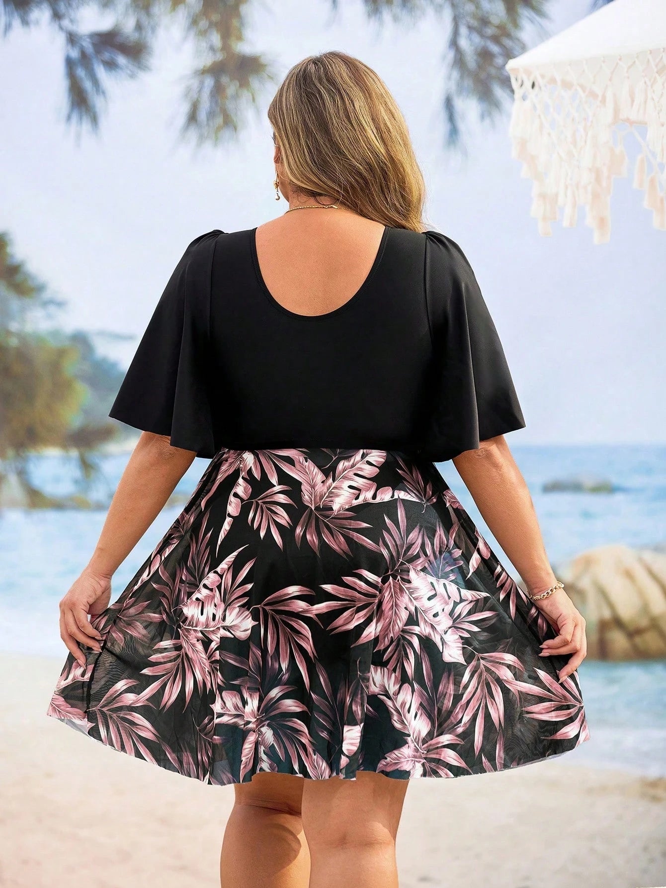 Plus Size Swimsuit With Short Sleeves, Minimalist And Fashionable, Suitable For Summer