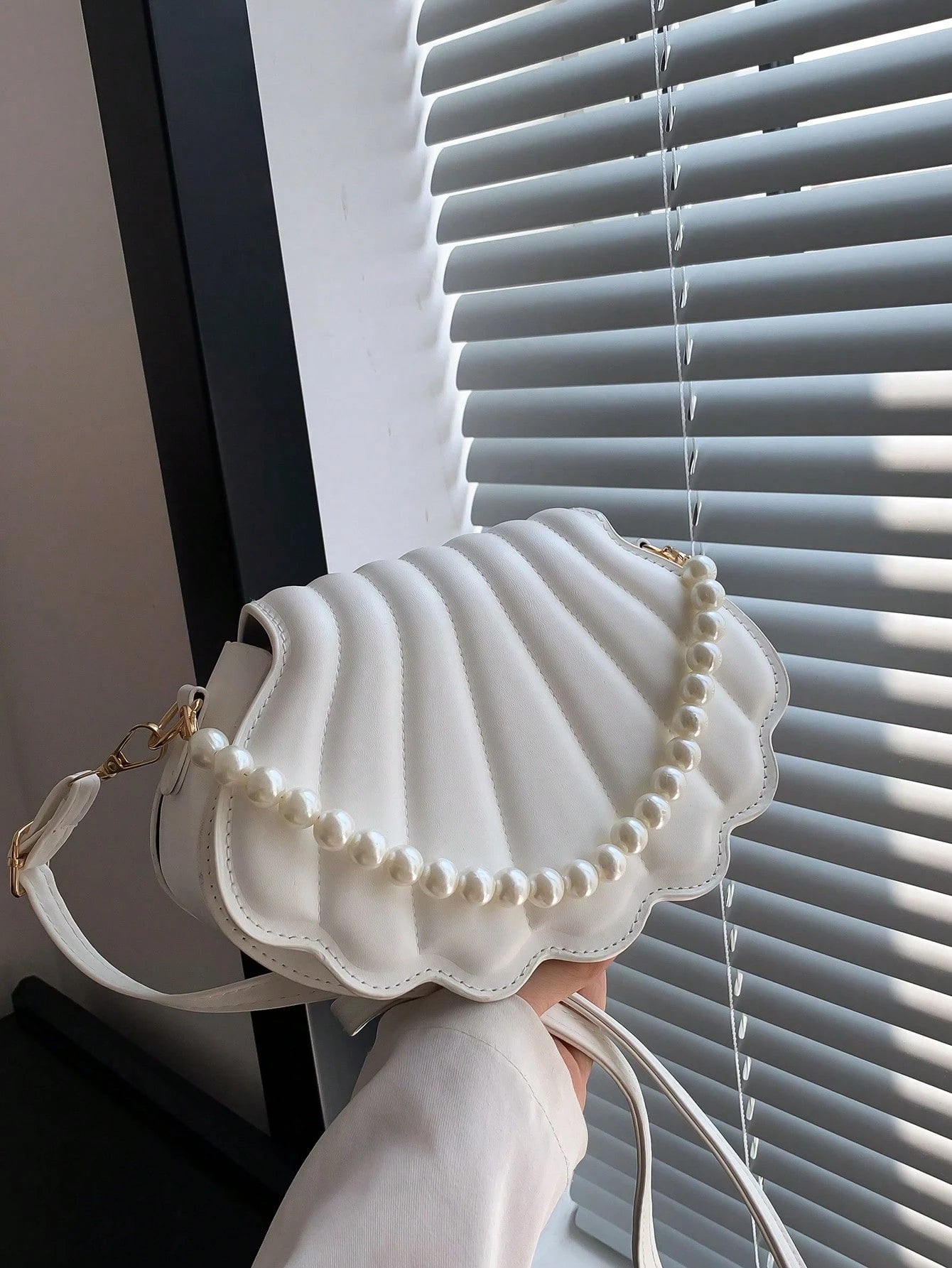 Seashell Shaped Faux Pearl Embellished Women's Handbag Crossbody Bag, Elegant Shell  Perfect For Parties Weddings Dinners & Banquets