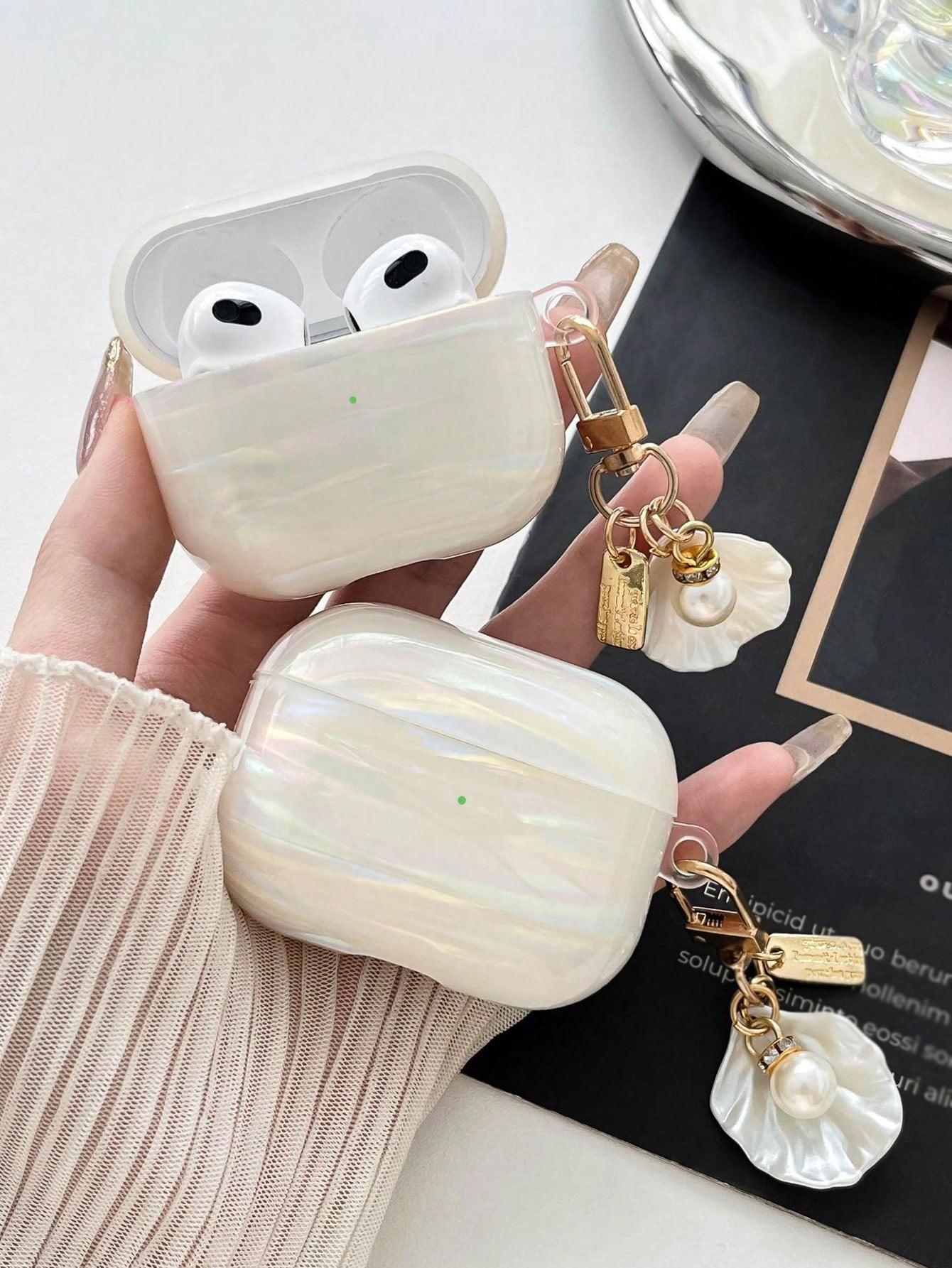 Shockproof Iridescent Mother-Of-Faux Pearl 1pc Colorful Shell Pattern + Faux Pearl Hanging Chain IMD Shockproof Earphone Case Compatible With Apple 2/3/4/Pro/Pro 2/Pro 3 Earphone Case Gift Party