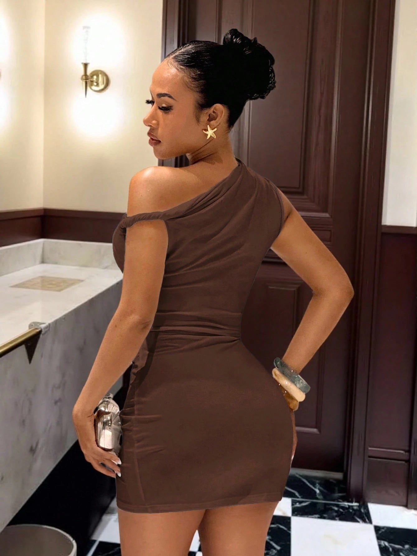 Slaydiva 70s Coffee Brown Summer Party Mini Dress, Club Night Elegant Asymmetrical Shoulder Slim Fit Mini Dress,Gathered And Twisted Metallic Details
