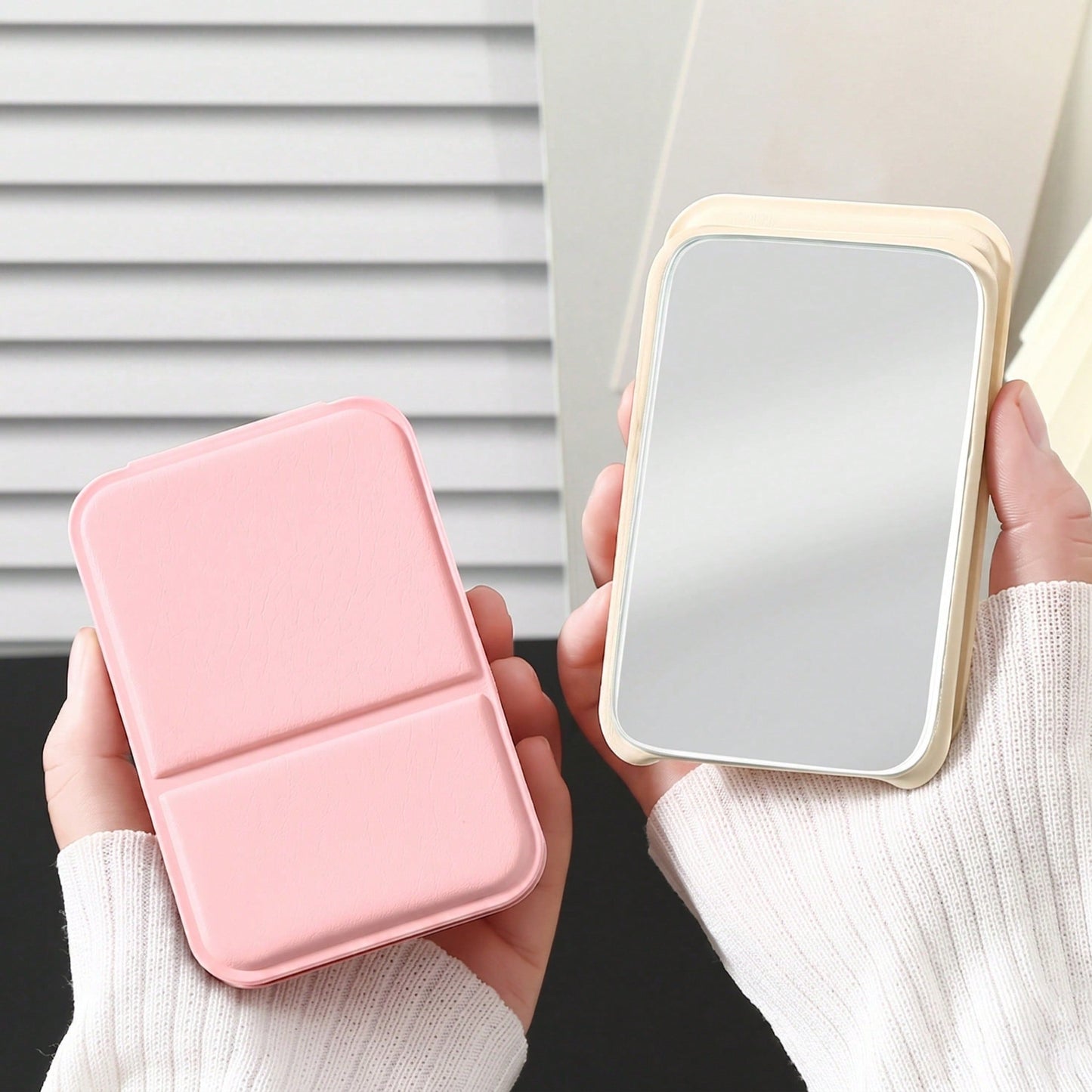 Small Makeup Mirror, Simpleini Style Portable Makeup Mirror, Portable PU Leather Mirror, Desktop Makeup Mirror, Foldable Lightweight Ultra-Thin Portable Handheld Makeup Mirror, Travel Small Makeup Mir