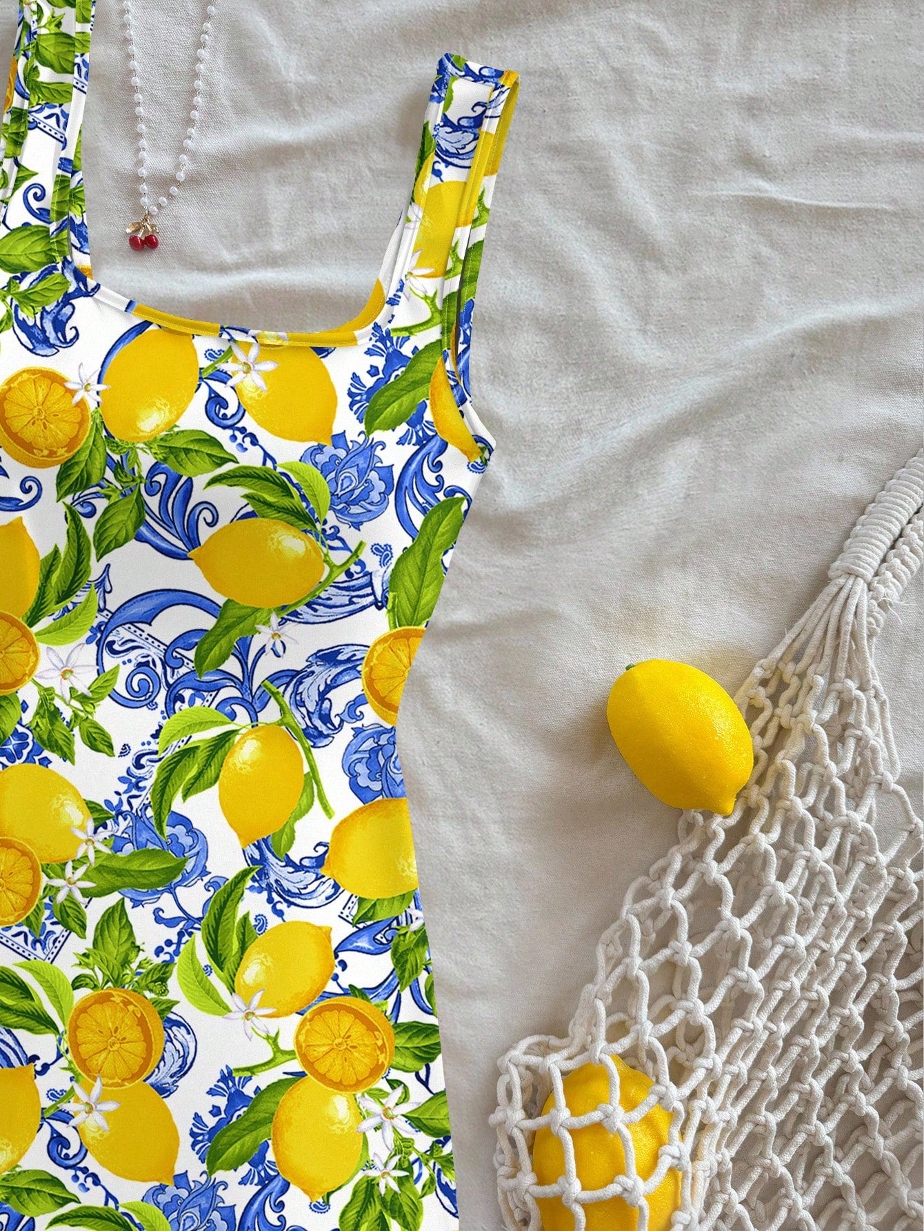 Soleia Casual Vacation Style Blue Paisley & Yellow Lemon Print Pattern U-Neck Backless Mini Dress For Women, Suitable Summer, Beach & Resort Dresses Chic
