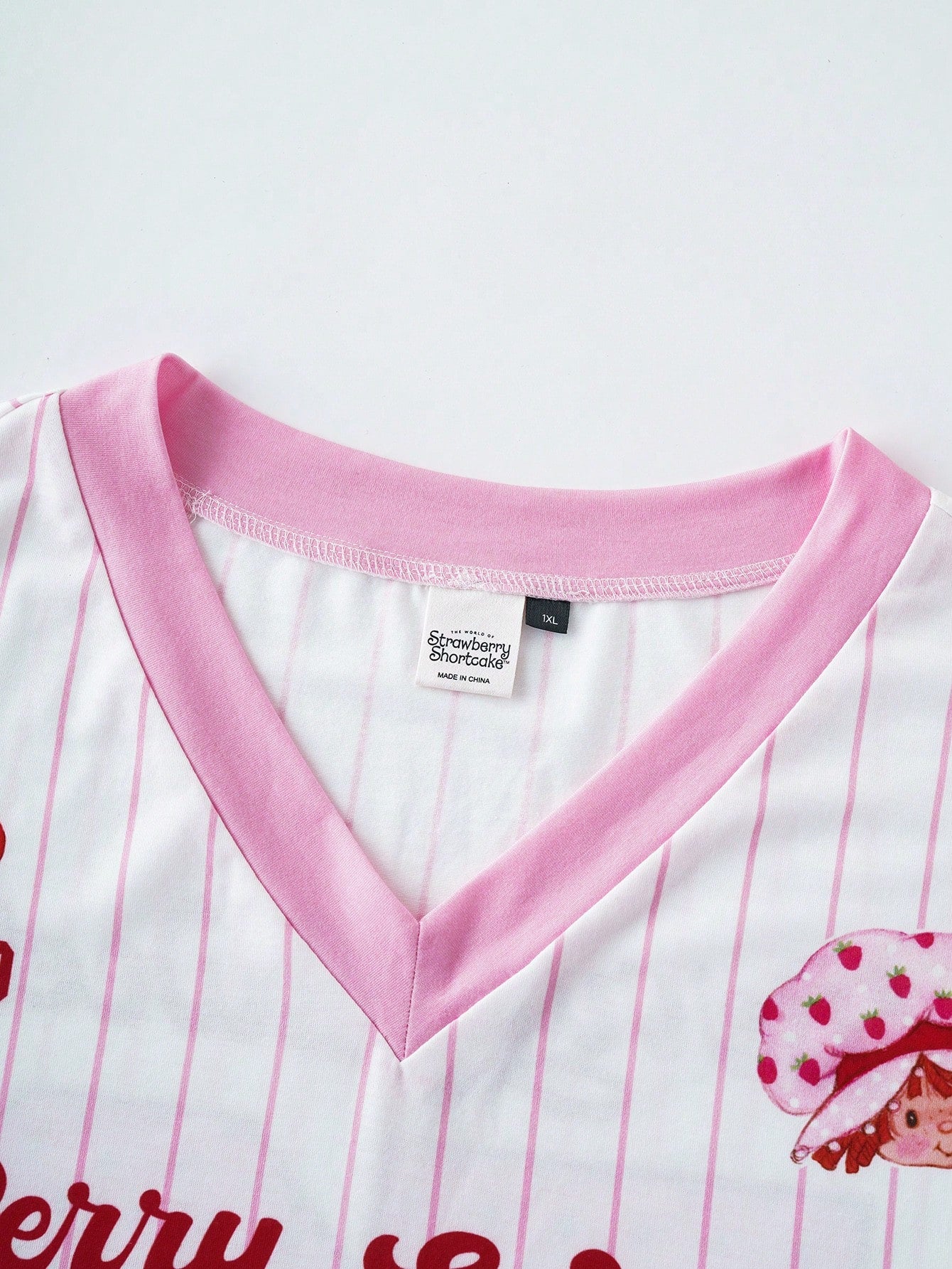 Strawberry Shortcake X Plus Size Letter & Striped Print Contrast Trim V-Neck Short Sleeve T-Shirt