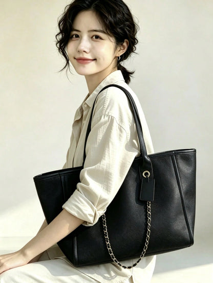 The New Classic And Fashionable Tote Bag, A Classic, Fashionable And High-End Bag In The Form Of A Croissant.