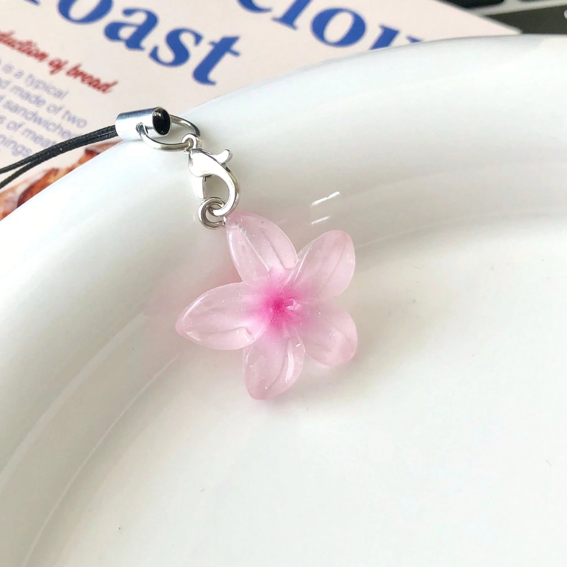 Transparent Daisy Flower Resin Pendant Phone Lanyard, Backpack Decor, Cute Phone Charm, Girly Soft Decoration, Gift For Friend/Girlfriend, Suitable For Phone, Camera, Keychain, Schoolbag