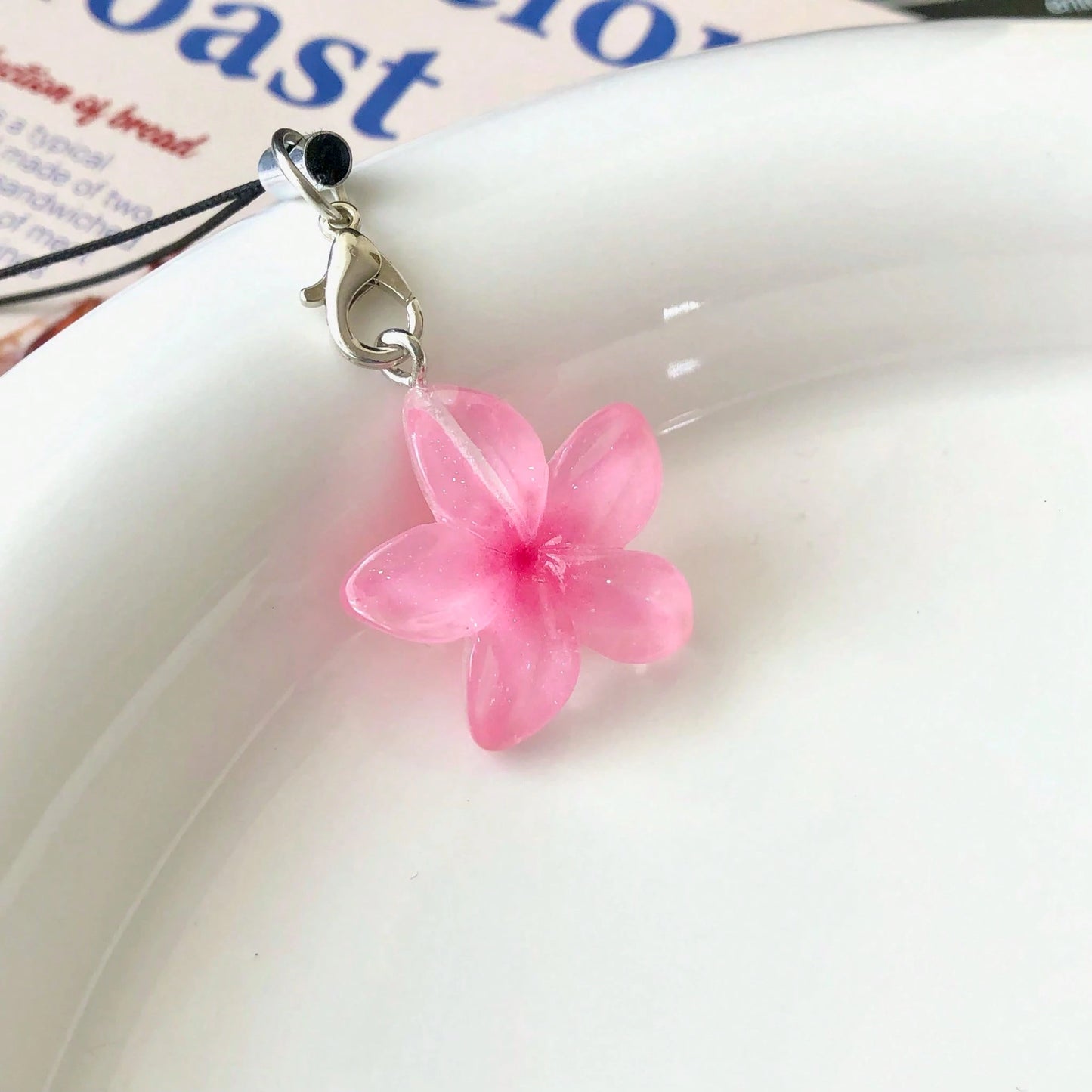 Transparent Daisy Flower Resin Pendant Phone Lanyard, Backpack Decor, Cute Phone Charm, Girly Soft Decoration, Gift For Friend/Girlfriend, Suitable For Phone, Camera, Keychain, Schoolbag