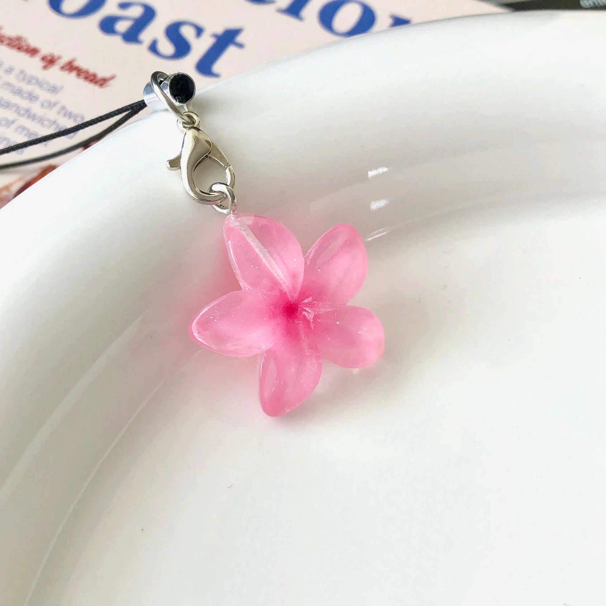 Transparent Daisy Flower Resin Pendant Phone Lanyard, Backpack Decor, Cute Phone Charm, Girly Soft Decoration, Gift For Friend/Girlfriend, Suitable For Phone, Camera, Keychain, Schoolbag