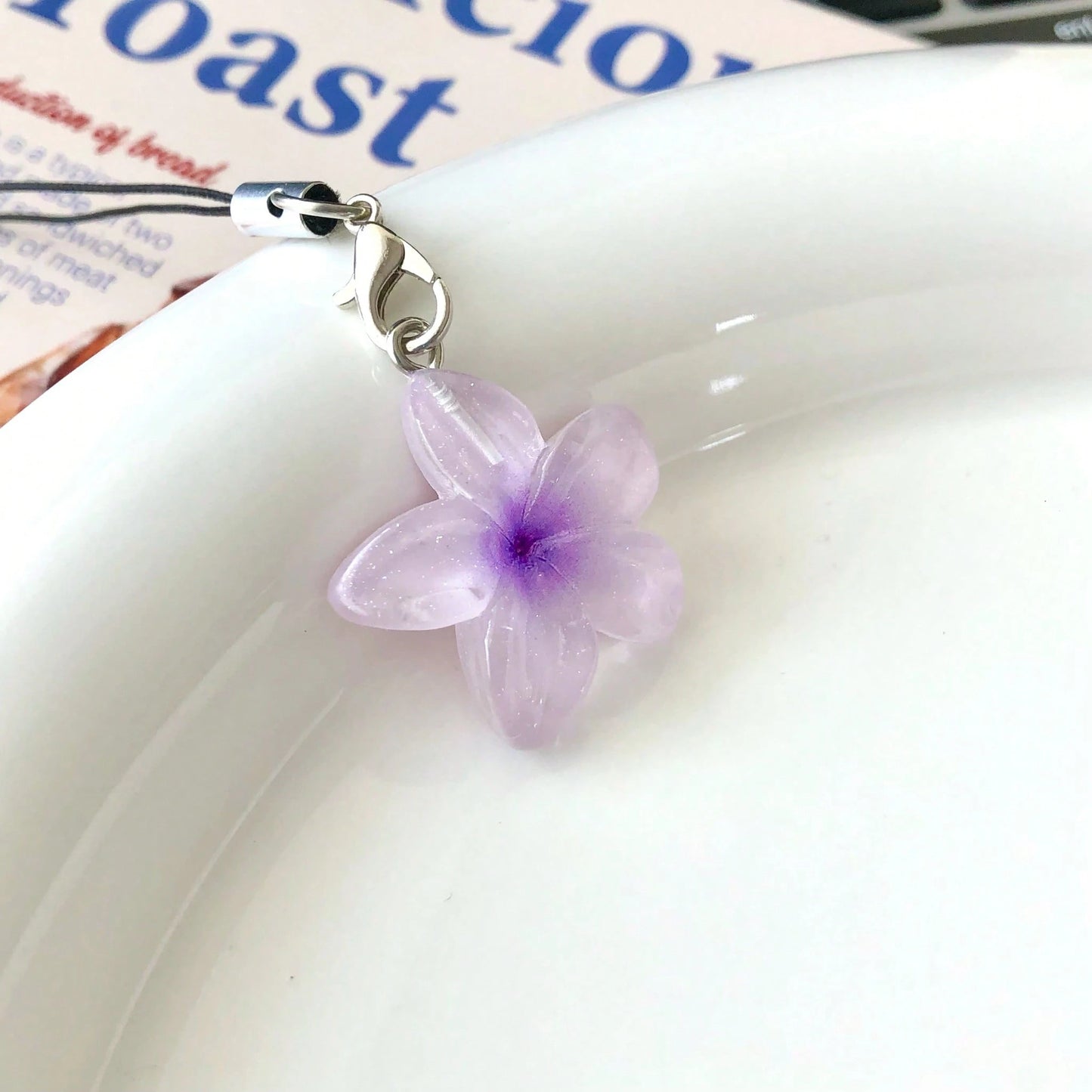Transparent Daisy Flower Resin Pendant Phone Lanyard, Backpack Decor, Cute Phone Charm, Girly Soft Decoration, Gift For Friend/Girlfriend, Suitable For Phone, Camera, Keychain, Schoolbag