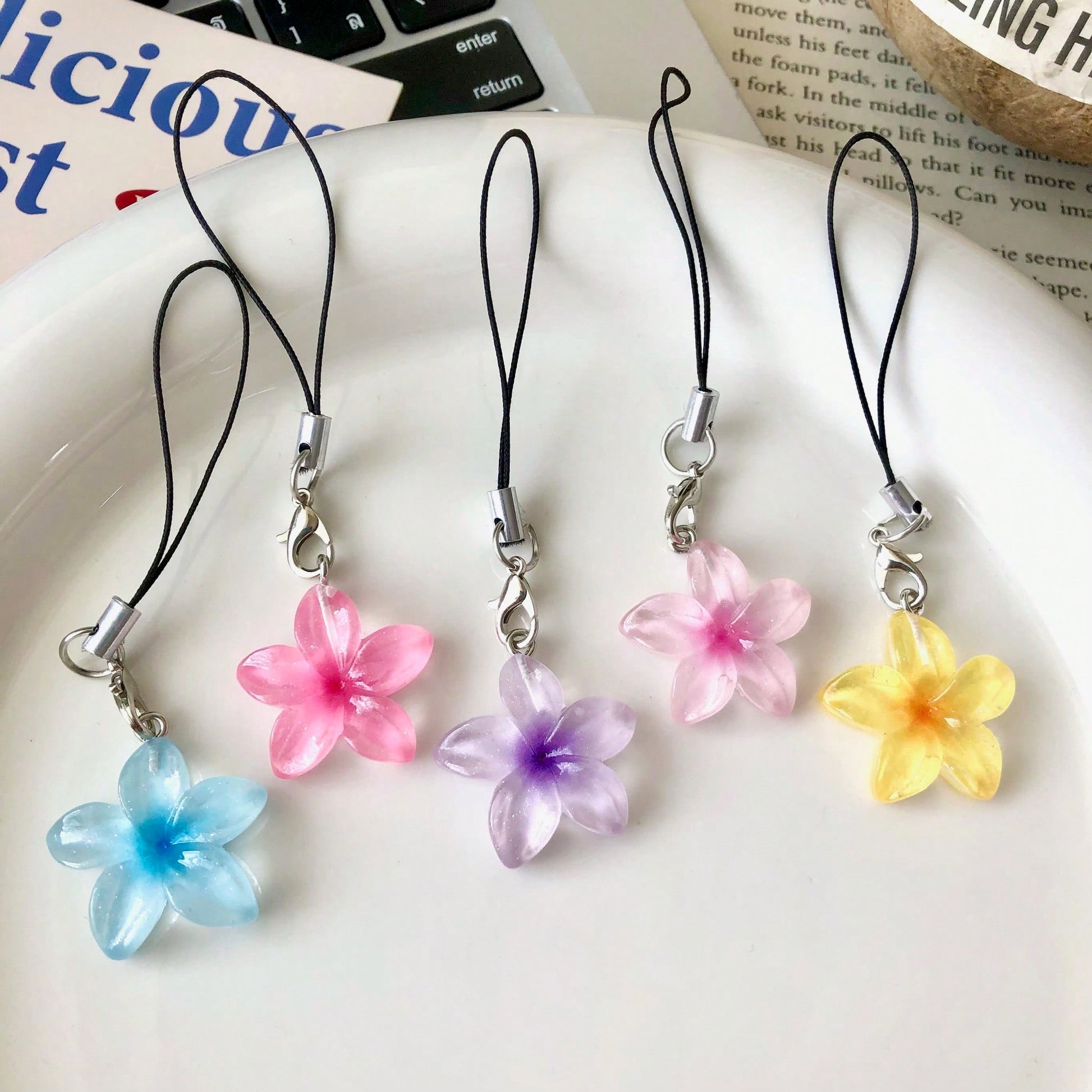 Transparent Daisy Flower Resin Pendant Phone Lanyard, Backpack Decor, Cute Phone Charm, Girly Soft Decoration, Gift For Friend/Girlfriend, Suitable For Phone, Camera, Keychain, Schoolbag