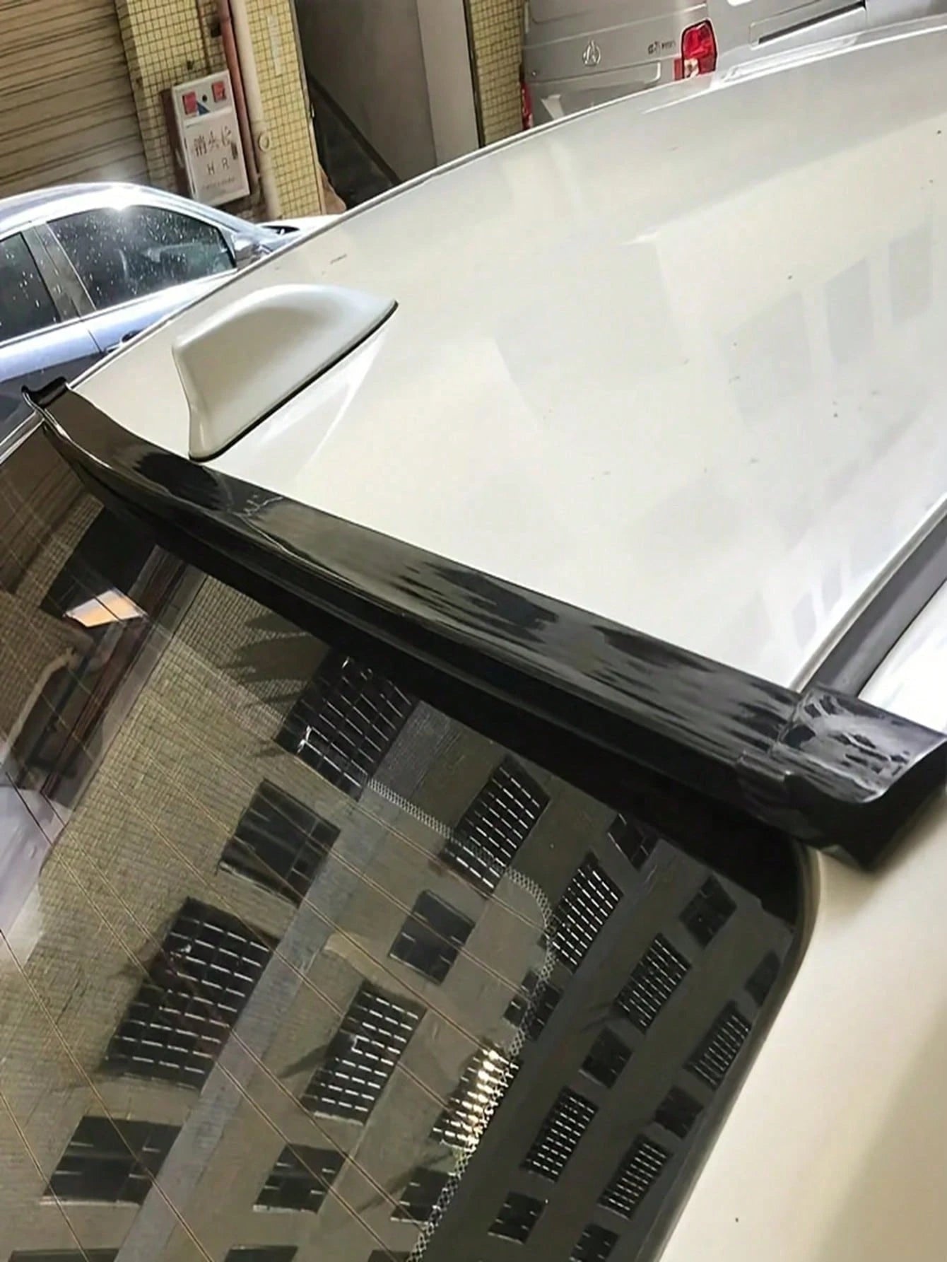 Universal Glossy Black Windshield Lip Kit For Car Rear Window Roof Windshield Exterior Rear Windshield Glass Kit, Universal Fit, No-Damage Installation