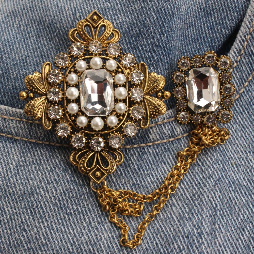 Vintage Ornate Brooch, Gold-Toned Craft With Pearl, Large Clear Crystal, Intricate Pattern & Chain-Attached Accent Detailing, Elegant Statement Accessory For Fashion Enthusiasts, Ideal For Outfits, Ba