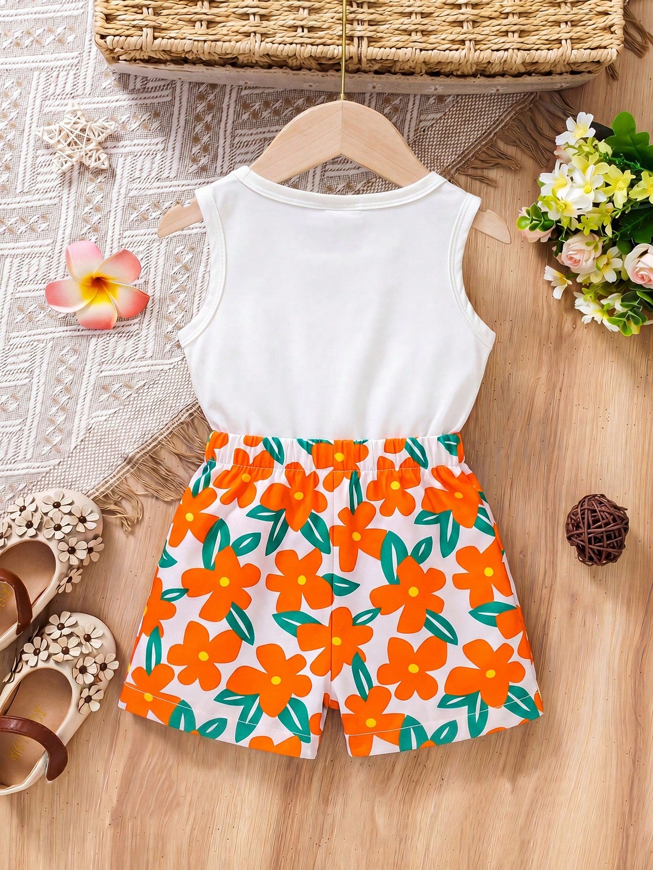 Vintaside Kids 2pcs/Set Baby Girl Heart & Floral Print Round Neck Vest And Butterfly Decor Floral Print Shorts Summer Outfit