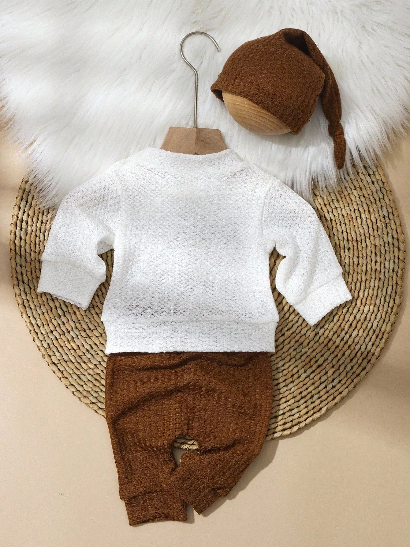 White HELLO Letter Embroidered Newborn Photography Outfit Autumn Cute Modest Christening Baby Boy/Girl Top Pants Hat 3pcs Set Infant Studio Photo Prop