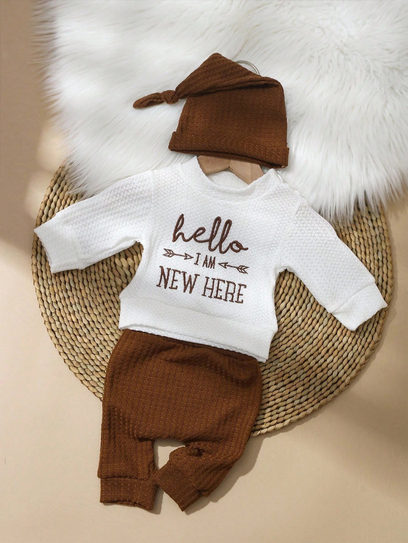 White HELLO Letter Embroidered Newborn Photography Outfit Autumn Cute Modest Christening Baby Boy/Girl Top Pants Hat 3pcs Set Infant Studio Photo Prop