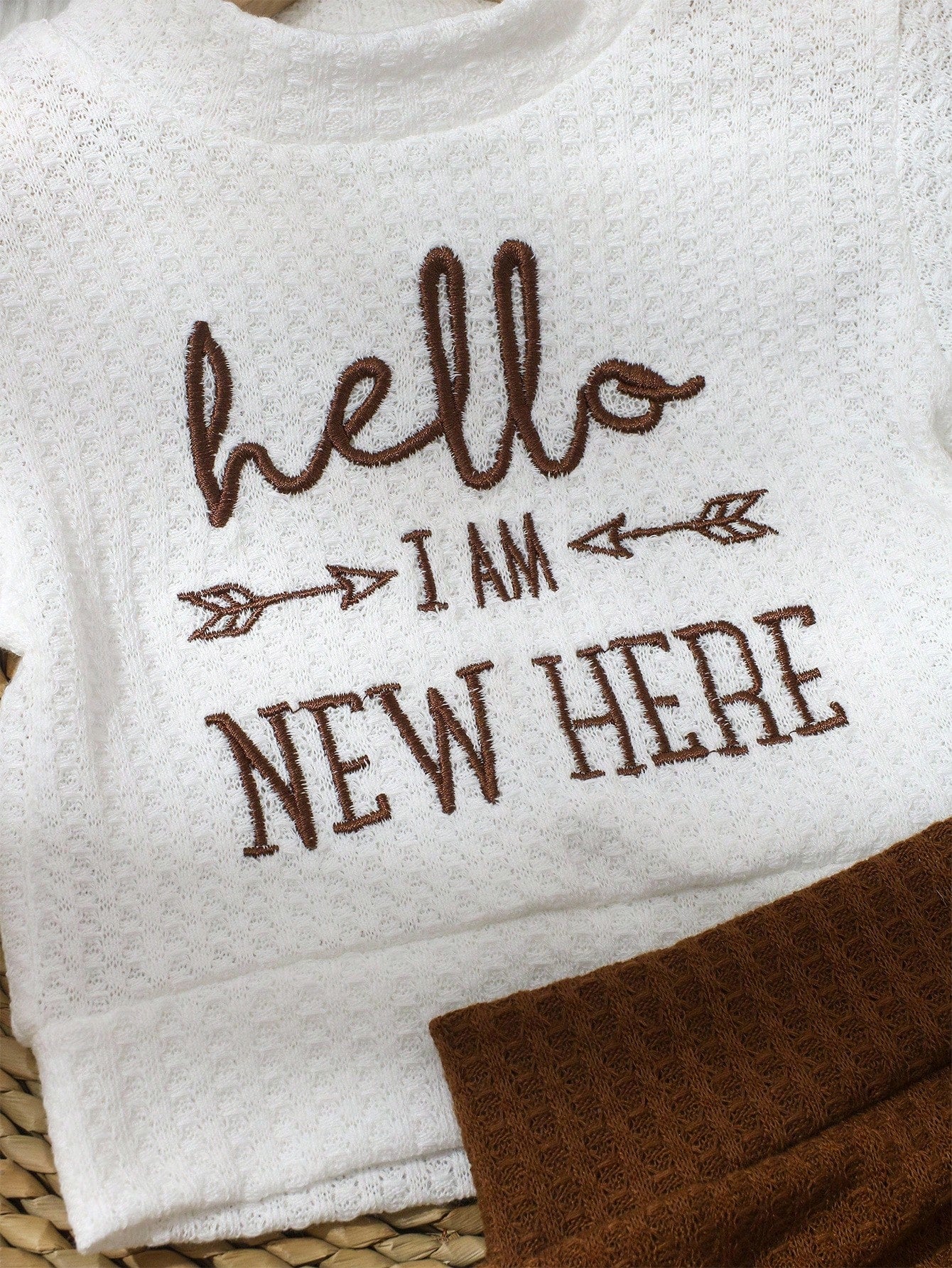 White HELLO Letter Embroidered Newborn Photography Outfit Autumn Cute Modest Christening Baby Boy/Girl Top Pants Hat 3pcs Set Infant Studio Photo Prop