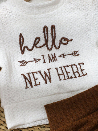 White HELLO Letter Embroidered Newborn Photography Outfit Autumn Cute Modest Christening Baby Boy/Girl Top Pants Hat 3pcs Set Infant Studio Photo Prop