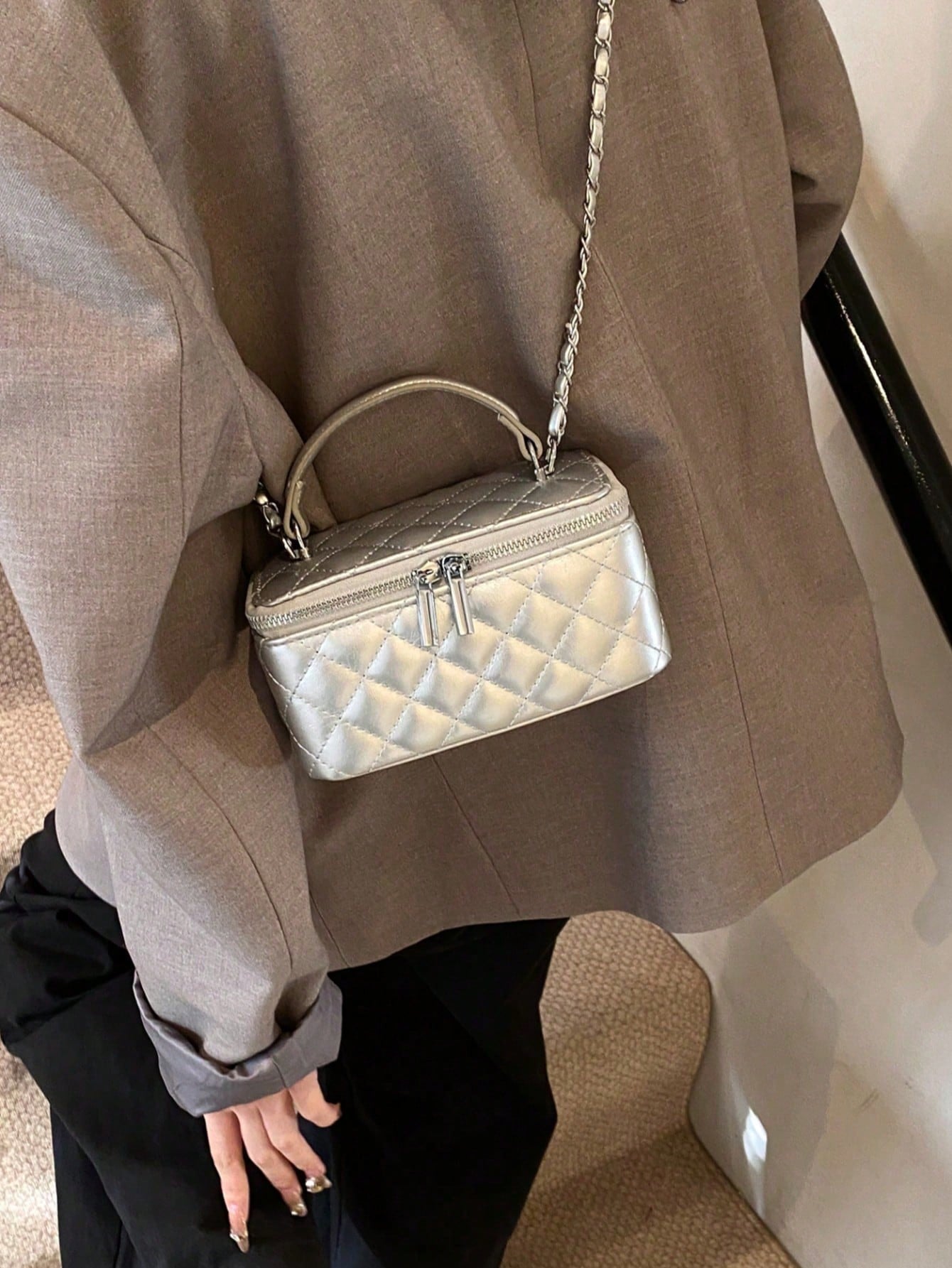Women's New Quilted Diamond Chain Box Bag, Fashion Embroidered Handheld Crossbody Bag