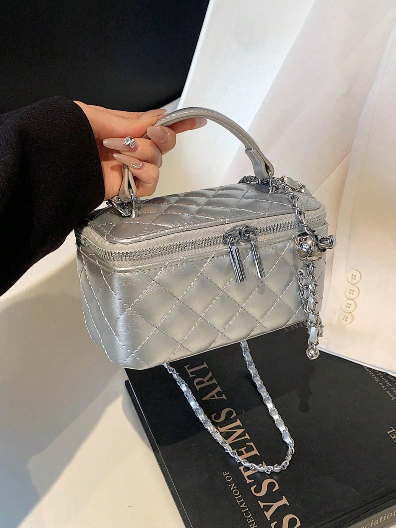 Women's New Quilted Diamond Chain Box Bag, Fashion Embroidered Handheld Crossbody Bag