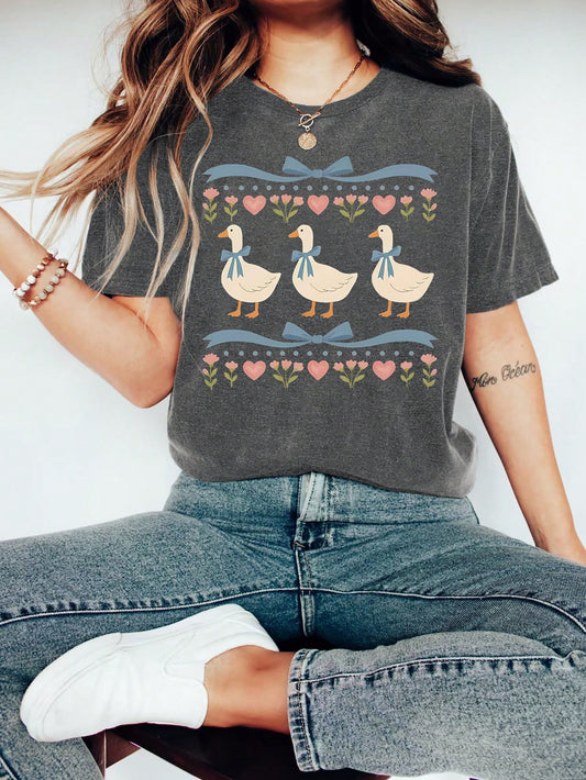Women's Retro 80s Goose Print Round Neck Short Sleeve Casual T-Shirt, Funny Blue Ribbon Goose Women's Top, Vintage Goose Women's Summer Clothing, Cute Farm Animal Summer Top